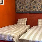Lovely In With Private Swimming Pool, Be Inside Or Outside 度假居 *